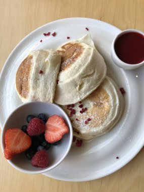 çilek reçeli ile lezzetli gözleme