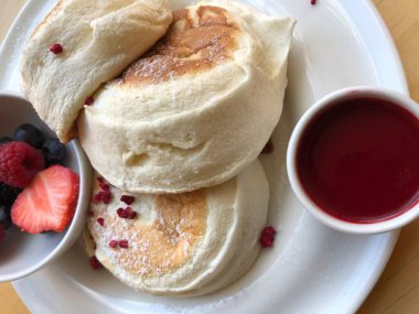 çilek reçeli ile lezzetli gözleme