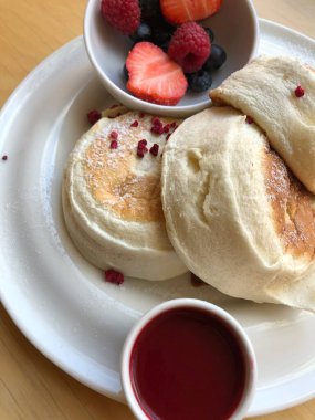 çilek reçeli ile lezzetli gözleme