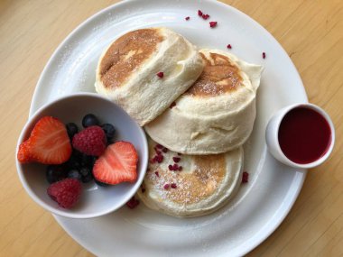 çilek reçeli ile lezzetli gözleme