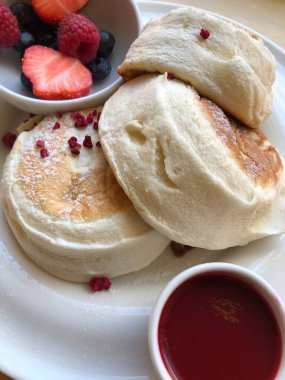 çilek reçeli ile lezzetli gözleme