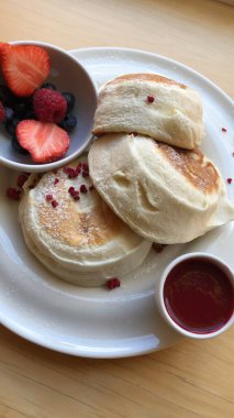 çilek reçeli ile lezzetli gözleme