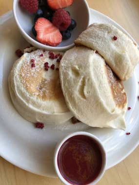 çilek reçeli ile lezzetli gözleme