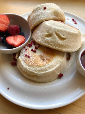 çilek reçeli ile lezzetli gözleme