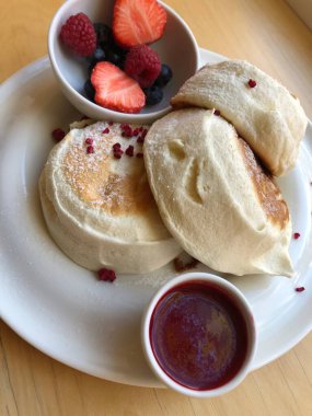 çilek reçeli ile lezzetli gözleme