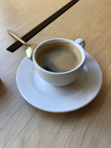 Heerlijke Americano Koffie Kaneel Latte — Stockfoto