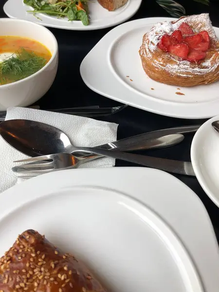 ベジタリアンランチスープサラダとお茶 — ストック写真