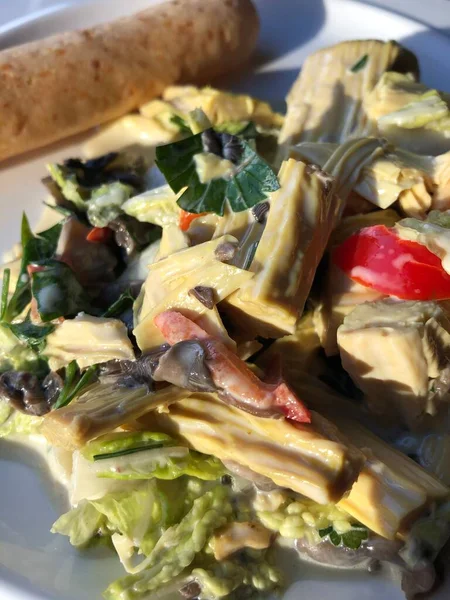 Kafede nefis sebze salatası