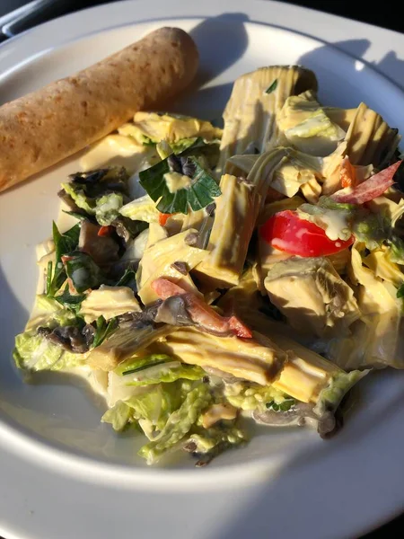 Kafede nefis sebze salatası