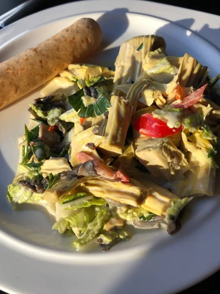 Kafede nefis sebze salatası