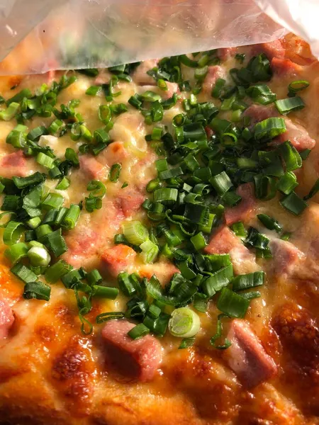 Pizza Mit Käse Und Schinken — Stockfoto