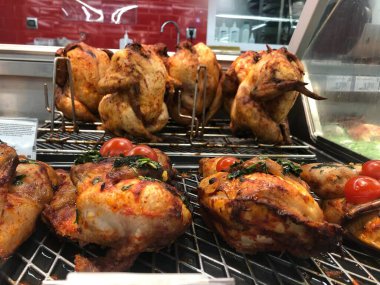 Izgara tavuk domates ile