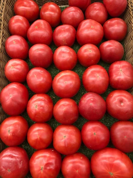 Ροζ Ντομάτες Στην Αγορά — Φωτογραφία Αρχείου