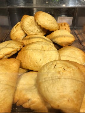 Süzme peynirli taze hamur işleri