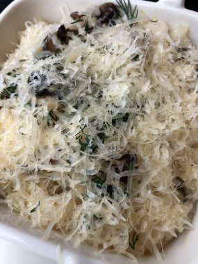 sebzeli ve peynirli risotto.