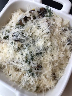 sebzeli ve peynirli risotto.