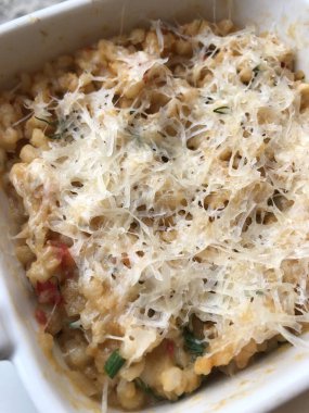 sebzeli ve peynirli risotto.