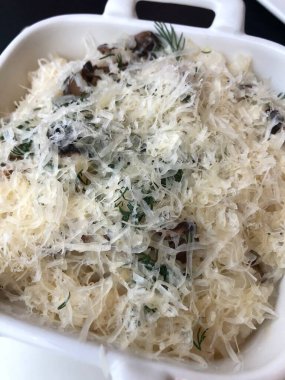 sebzeli ve peynirli risotto.