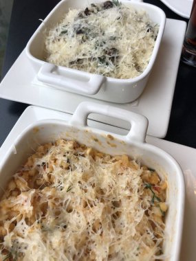 sebzeli ve peynirli risotto.