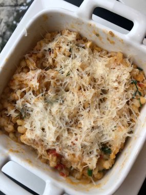 sebzeli ve peynirli risotto.