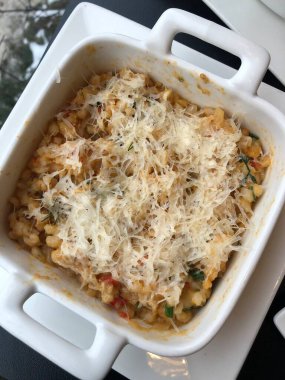 sebzeli ve peynirli risotto.