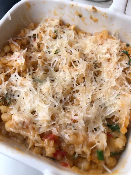 sebzeli ve peynirli risotto.