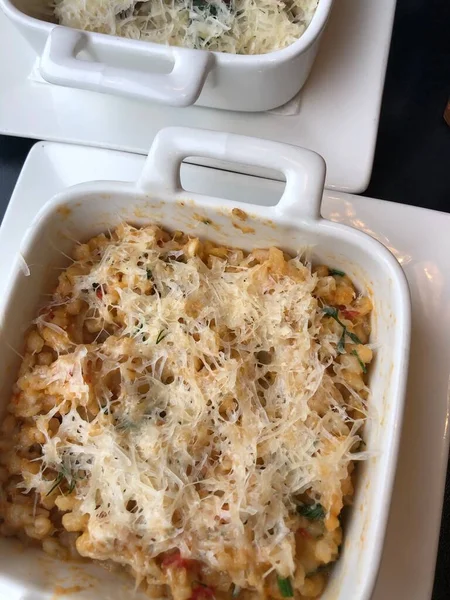 sebzeli ve peynirli risotto.