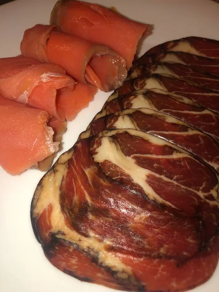 Копченый Лосось Сушеное Мясо Тарелке — стоковое фото
