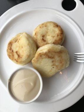 Vanilyalı taze peynirli kekler.