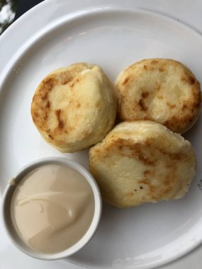 Vanilyalı taze peynirli kekler.