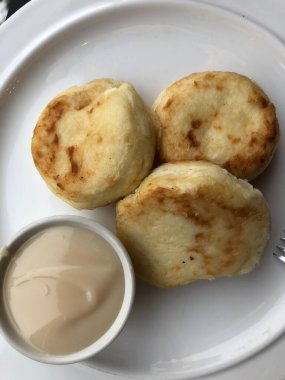 Vanilyalı taze peynirli kekler.