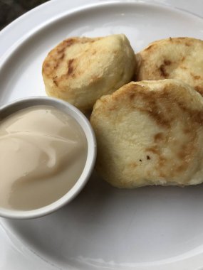 Vanilyalı taze peynirli kekler.