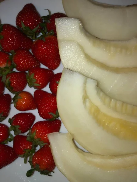 Melon Strawberries Plate — Stock Photo, Image