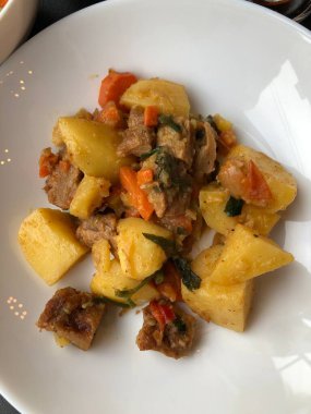 Soya eti ve ananaslı patates.