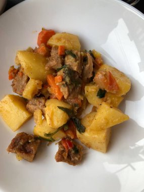 Soya eti ve ananaslı patates.