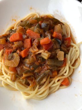 Sebzeli vejetaryen makarna