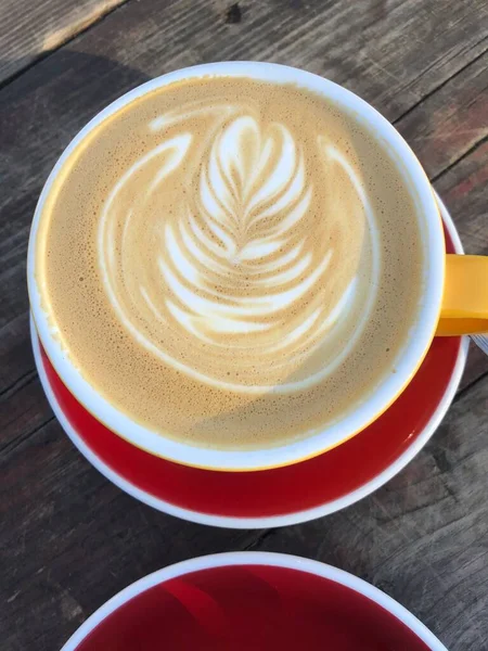 Cappuccino Delicioso Uma Mesa Madeira — Fotografia de Stock