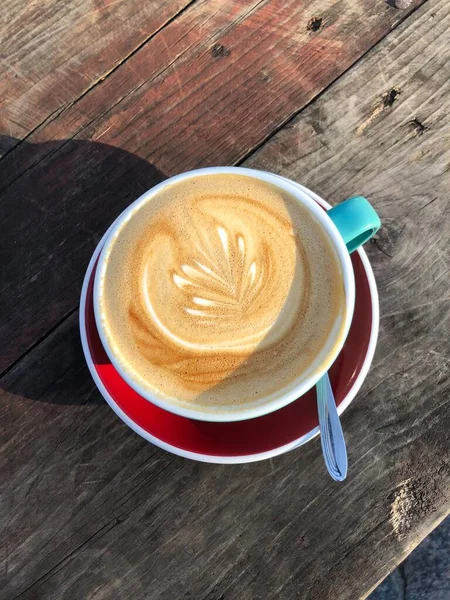 Cappuccino Delicioso Uma Mesa Madeira — Fotografia de Stock