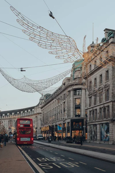 Londyn Wielka Brytania Listopada 2021 Anielskie Lampki Świąteczne Regent Street — Zdjęcie stockowe