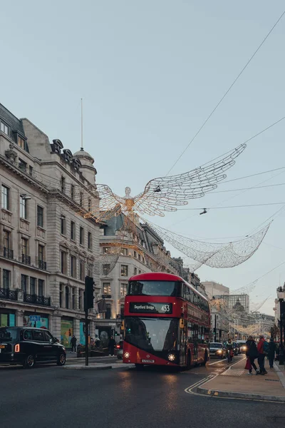 Londyn Wielka Brytania Listopada 2021 Anielskie Lampki Świąteczne Regent Street — Zdjęcie stockowe