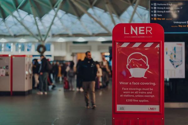 London January 2022 Wear Face Mask Sign Lner Board Hall — Stock Photo, Image