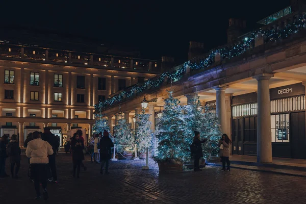 London November 2021 People Walking Taking Photos Christmas Trees Covent — Stock Photo, Image
