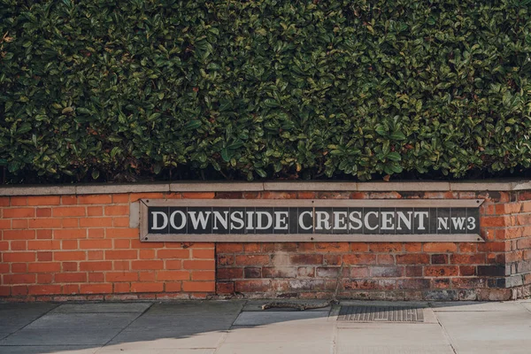 Плиточный Знак Названием Улицы Даунсайд Полумесяц Парк Белсайз Северный Лондон — стоковое фото