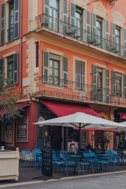 Nice, Fransa - 10 Mart 2022 Boulangerie Jeannot in Nice 'in dışı, Fransız Riviera' sında ünlü bir turizm merkezi..