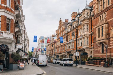Londra, İngiltere - 1 Eylül 2022: Mayfair 'deki Duke Caddesi manzarası, Londra' nın batı ucunda Westminster Borough 'da varlıklı bir bölge..