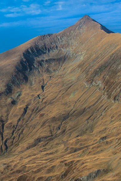 Il picco Moldoveanu nei monti Fagaras — Foto Stock