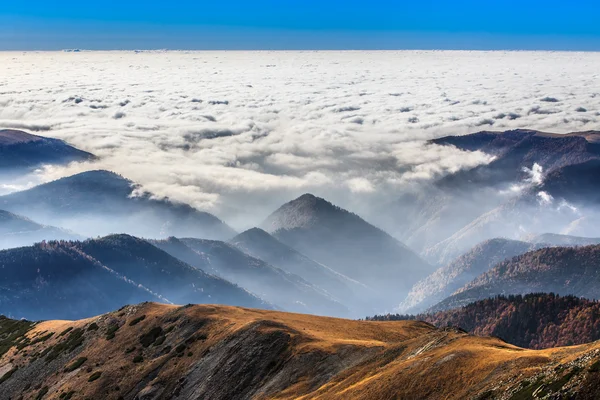 山々と雲。 — ストック写真