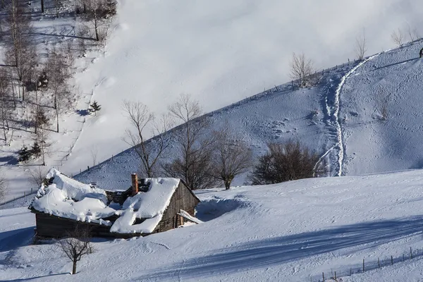 Casa rustica in inverno — Foto Stock