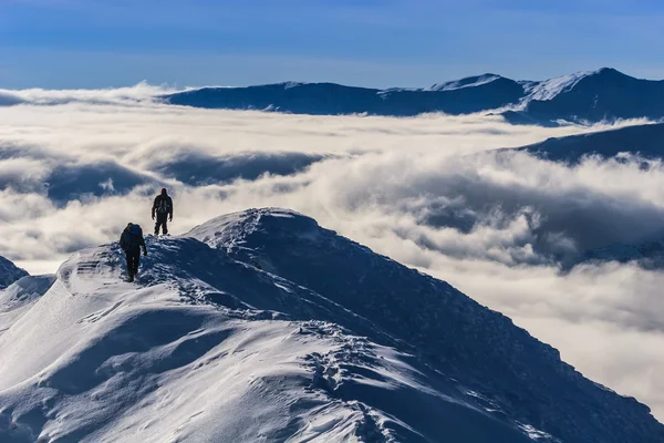 Kışın dağ tırmanışı
