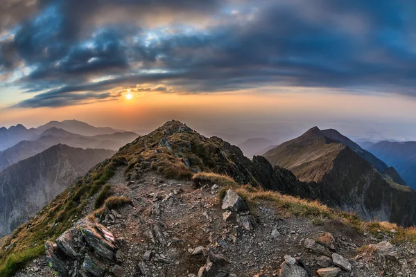 El Pico Negoiu. Montañas Fagaras, Rumania — Foto de Stock